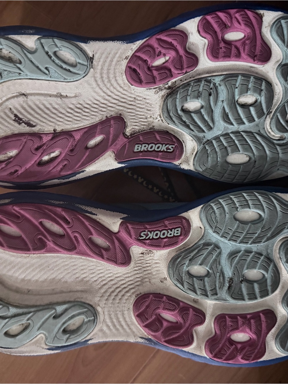Brooks Disneyland  adrenaline 25Turquoise Running Shoes with Blue,Yellow Accents - Picture 6 of 6